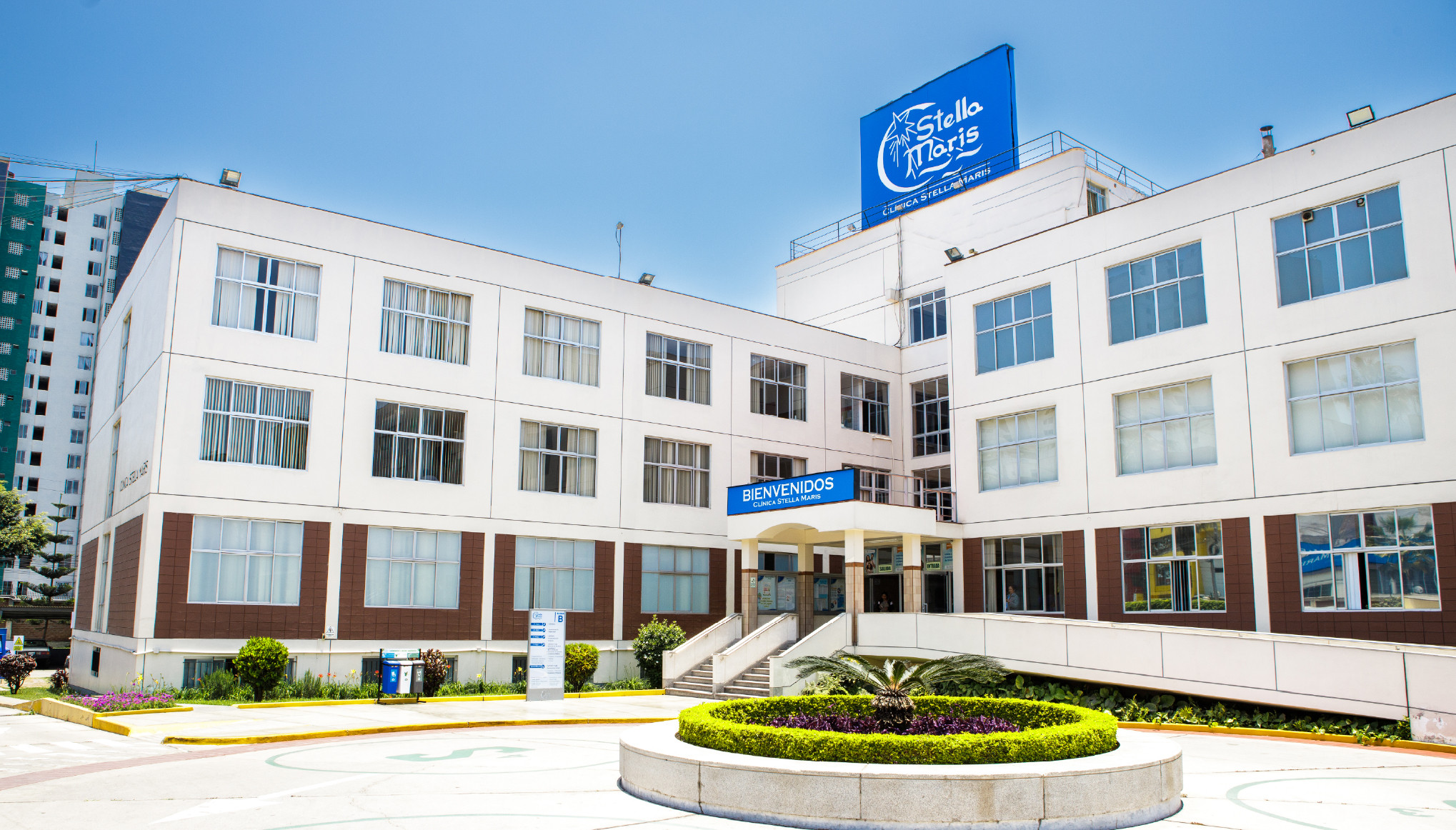 Fachada de la Clínica Stella Maris en Pueblo Libre